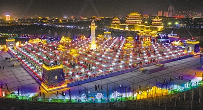 <p> 九曲民俗文化园夜景。</p>
